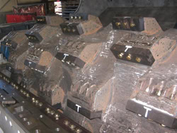 Heavy-duty Saturn Grizzly tyre grinder blades for efficient tyre recycling.
